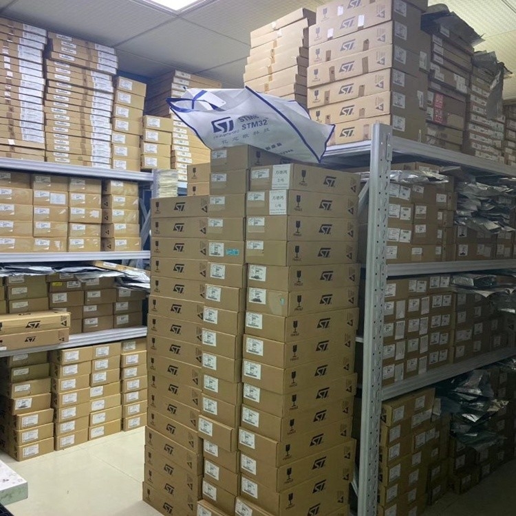 Chuangyunxinyuan الأصلي في المخزون الدوائر المتكاملة SOIC-8 مكونات إلكترونية أجزاء MCU ARM IC رقائق VIPER22ASTR-E